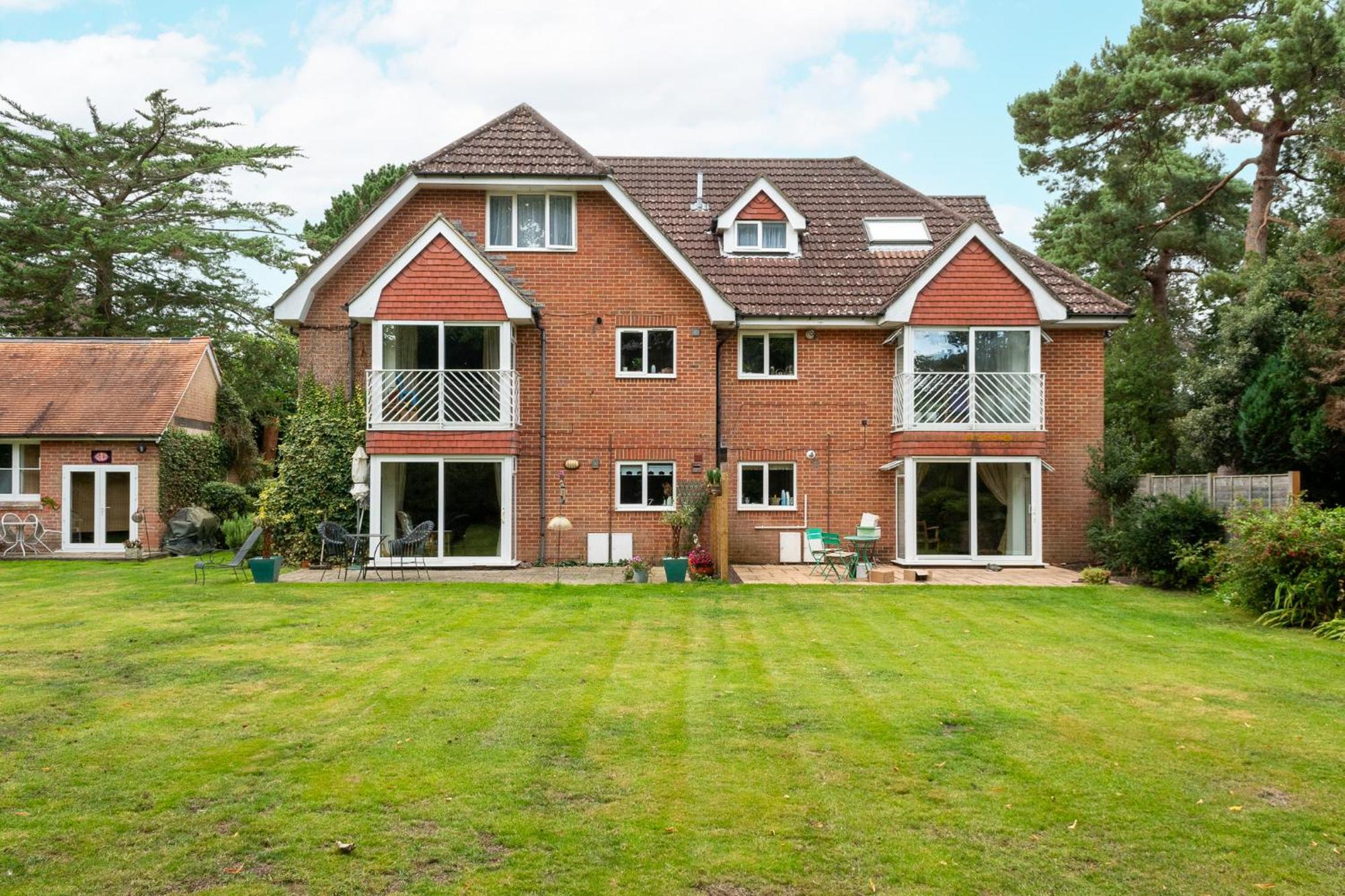 The Gables Poole, 3 Bedroom Penthouse