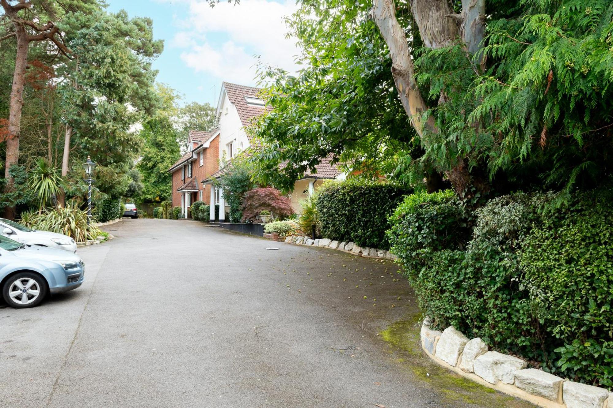 The Gables Poole, 3 Bedroom Penthouse Poole