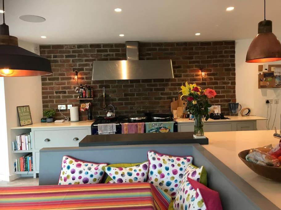 Family House -swimming Pool And Amazing Garden Poole