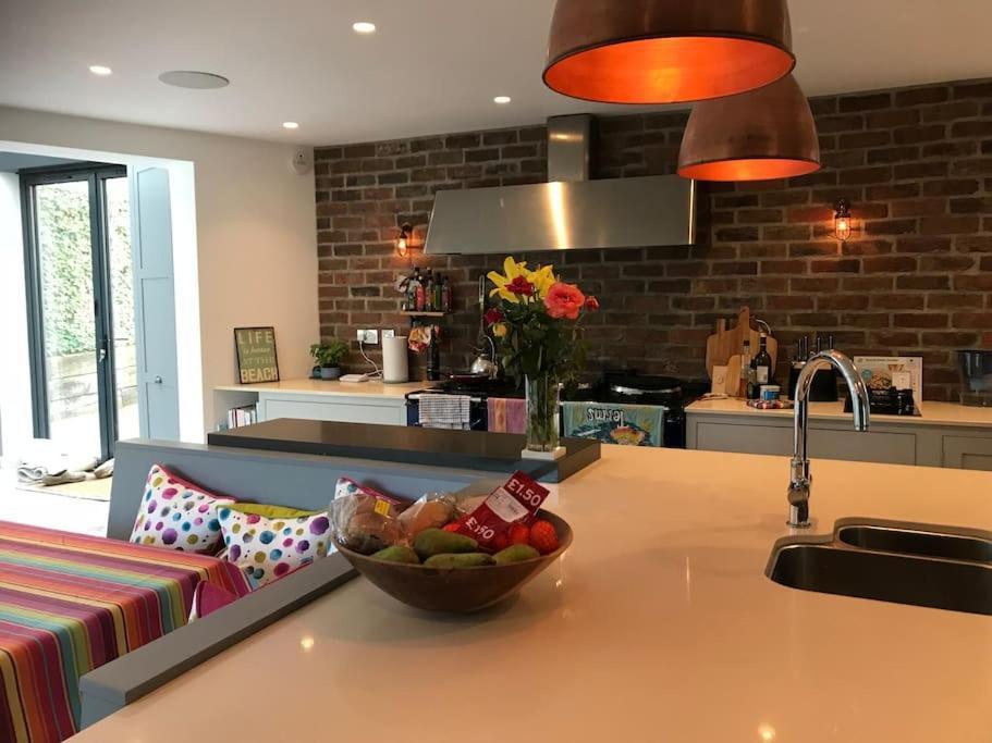 Family House -swimming Pool And Amazing Garden Poole