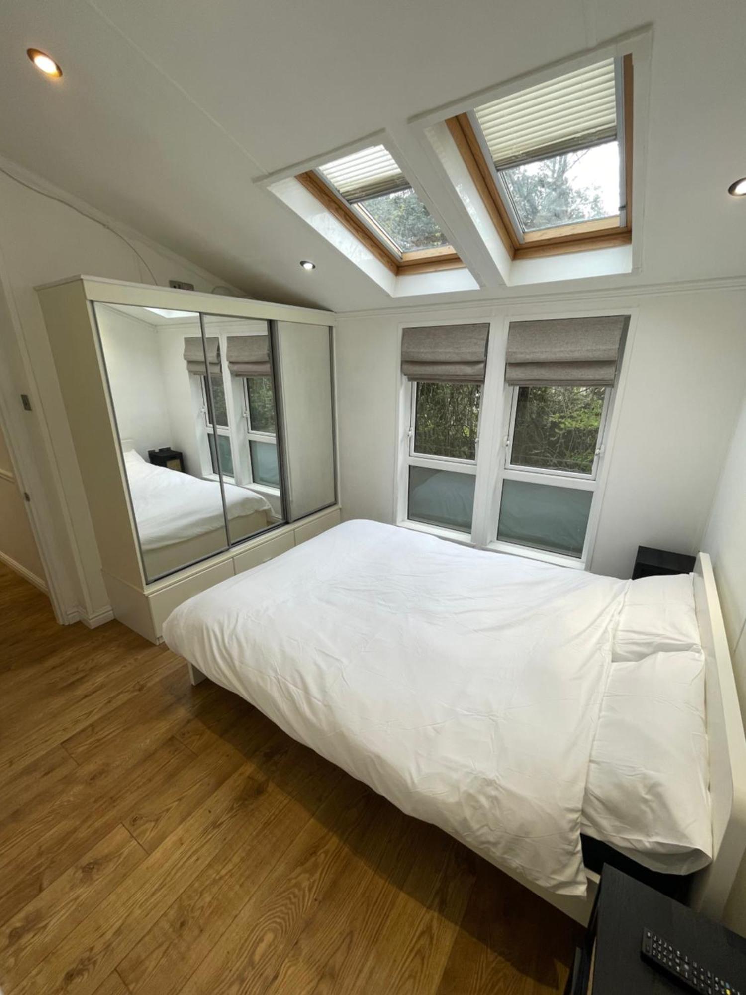 Falcove - 3 Bedroom Luxury Lodge, 5g Wifi, Full Sky Tv, Free Parking & Close To Apartment Poole