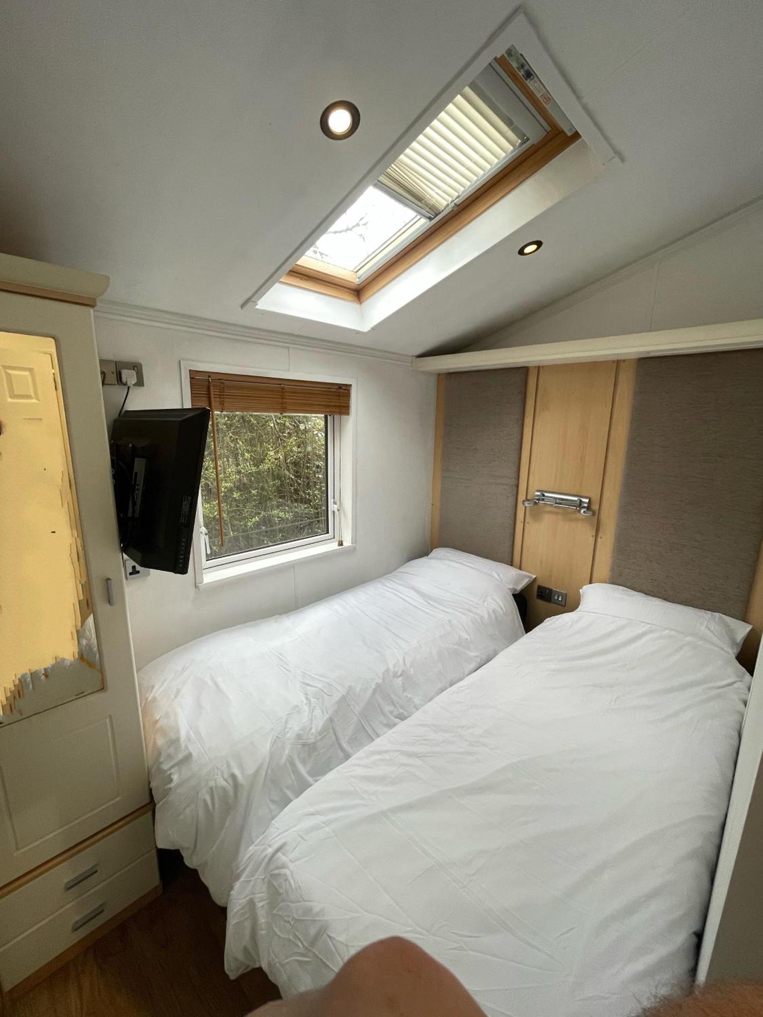 Falcove - 3 Bedroom Luxury Lodge, 5g Wifi, Full Sky Tv, Free Parking & Close To Poole