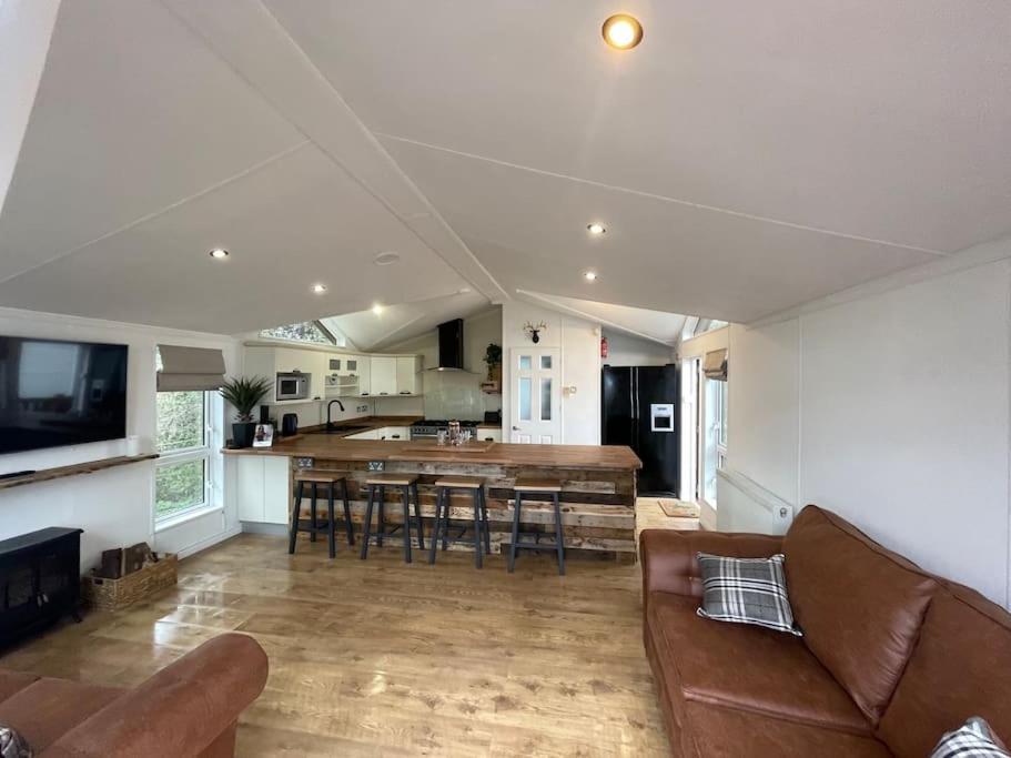 Falcove - 3 Bedroom Luxury Lodge, 5g Wifi, Full Sky Tv, Free Parking & Close To * Poole