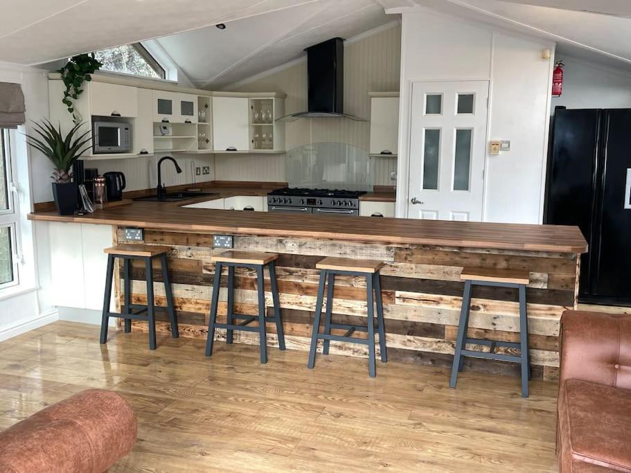 Falcove - 3 Bedroom Luxury Lodge, 5g Wifi, Full Sky Tv, Free Parking & Close To *