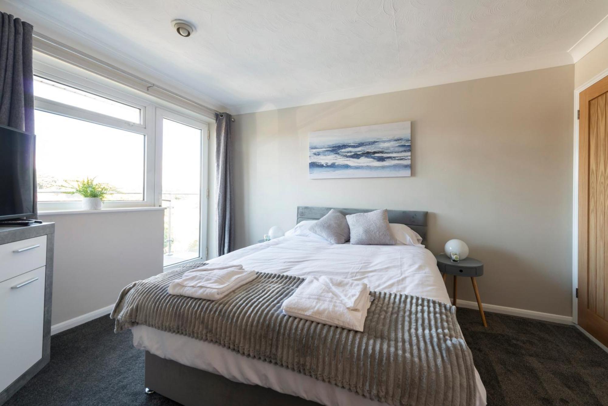 5 Bedroom Detached House * Poole