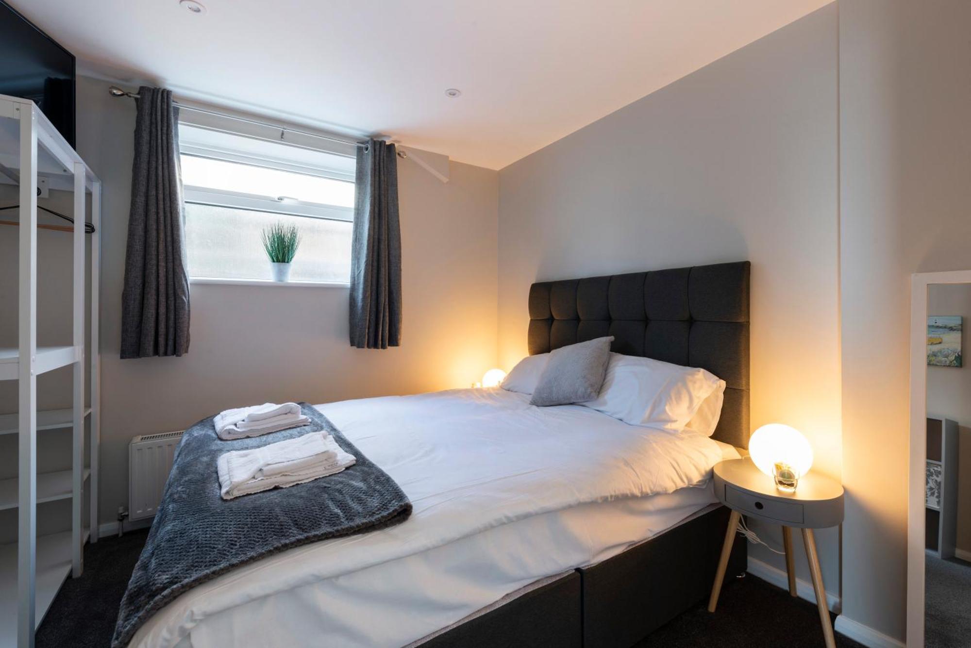 5 Bedroom Detached House * Poole