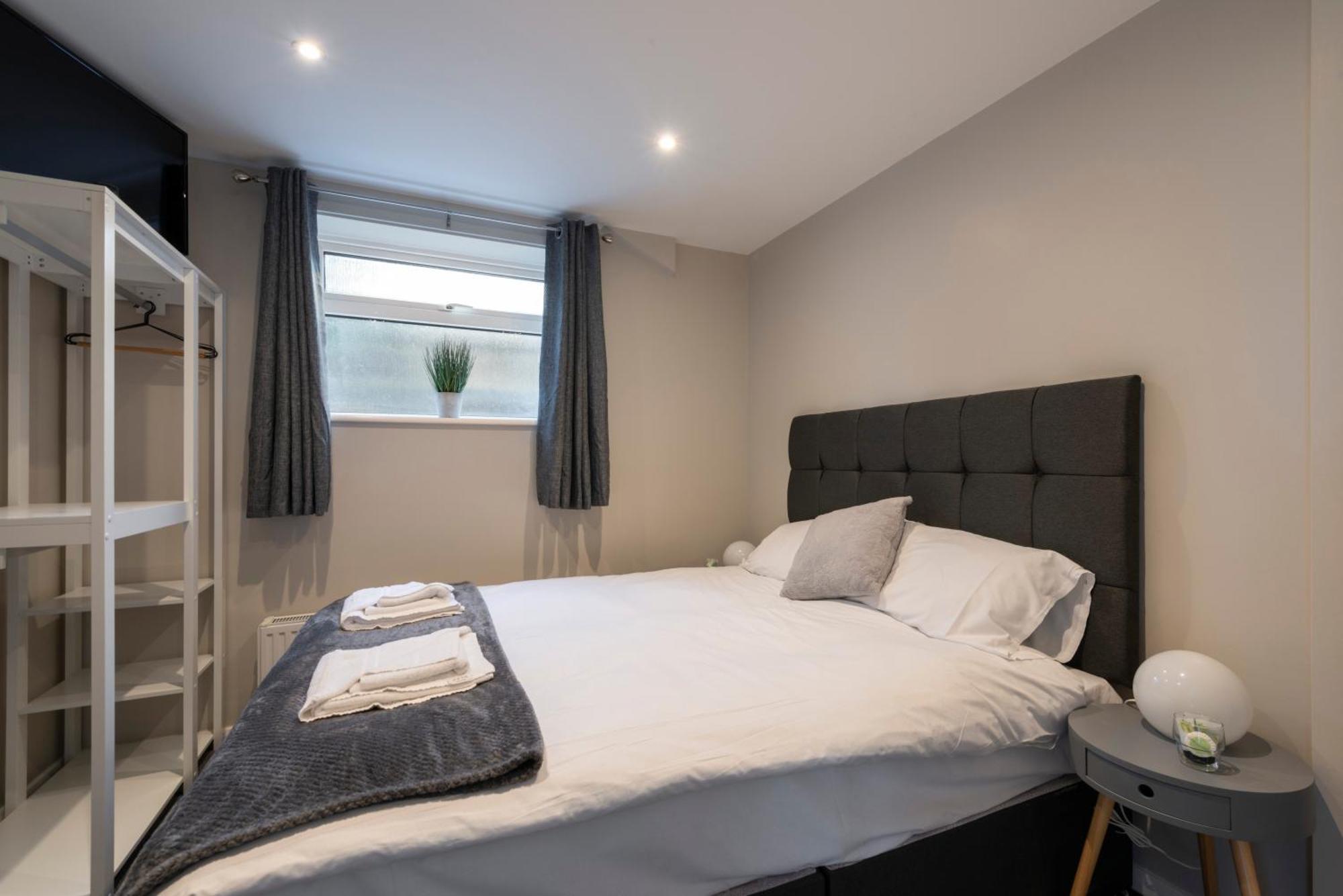 5 Bedroom Detached House * Poole