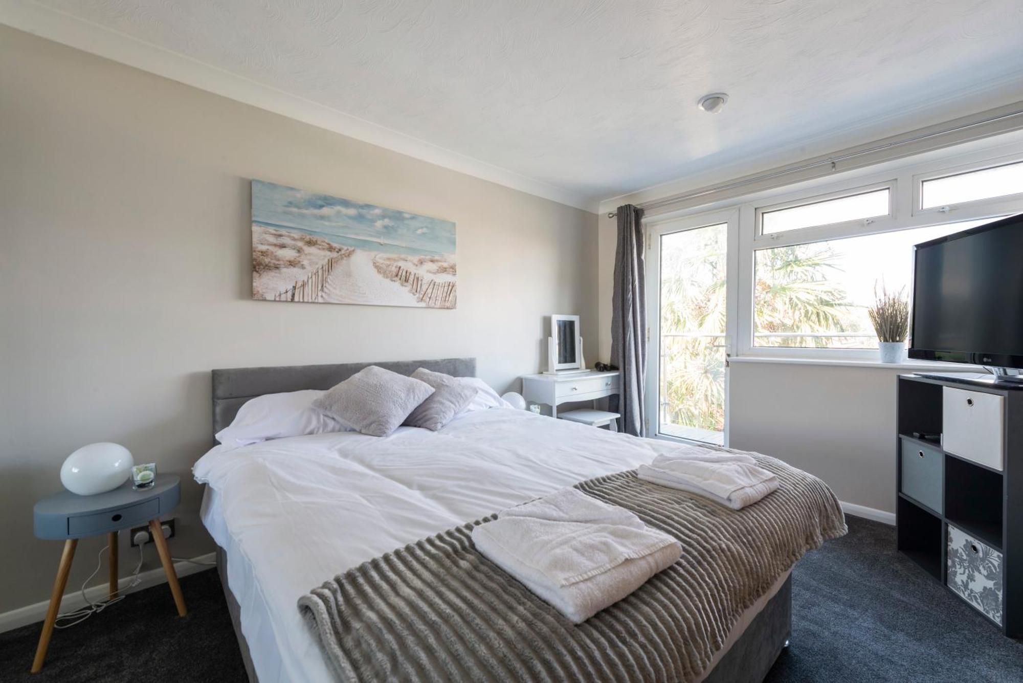 5 Bedroom Detached House Poole