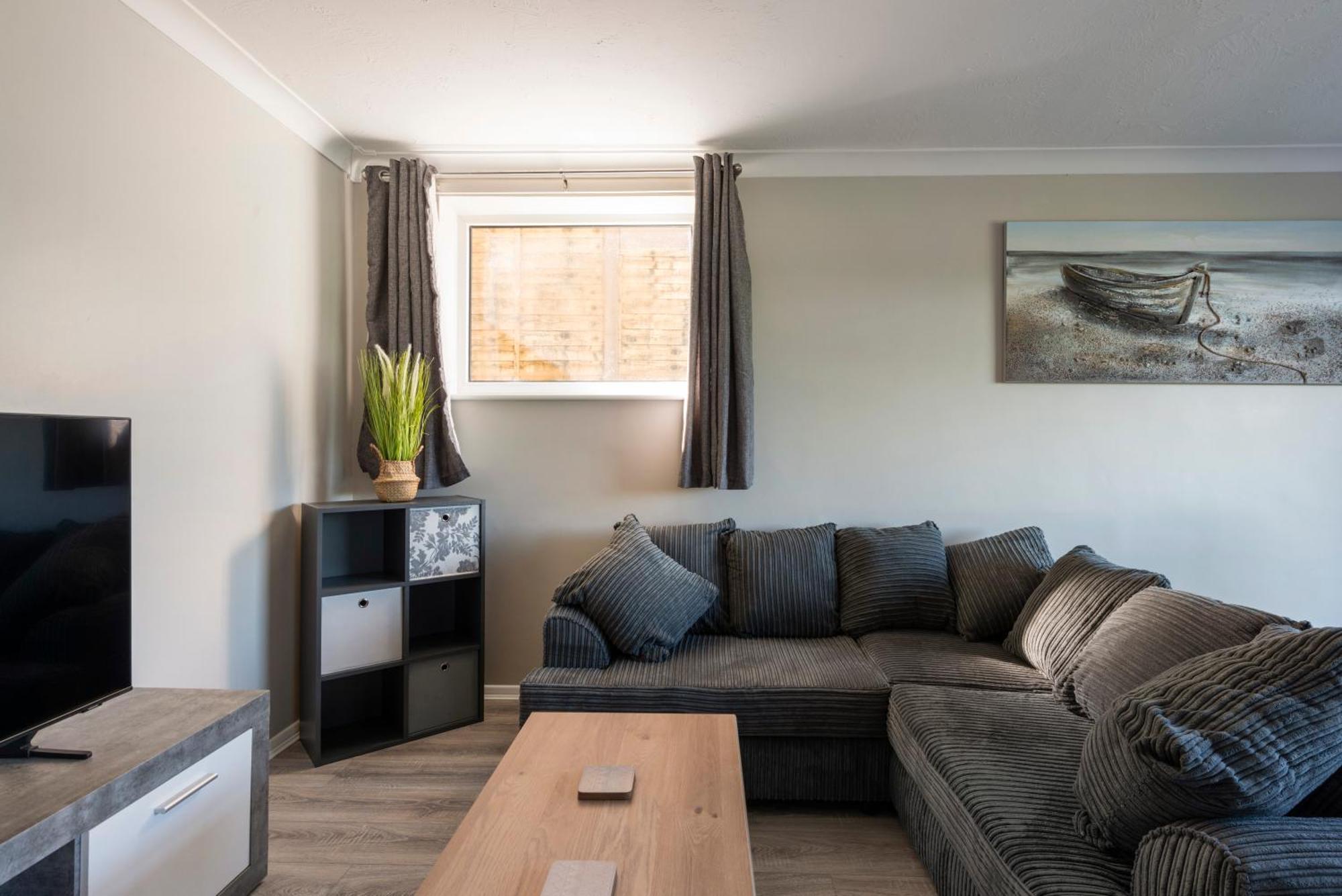 5 Bedroom Detached House Poole