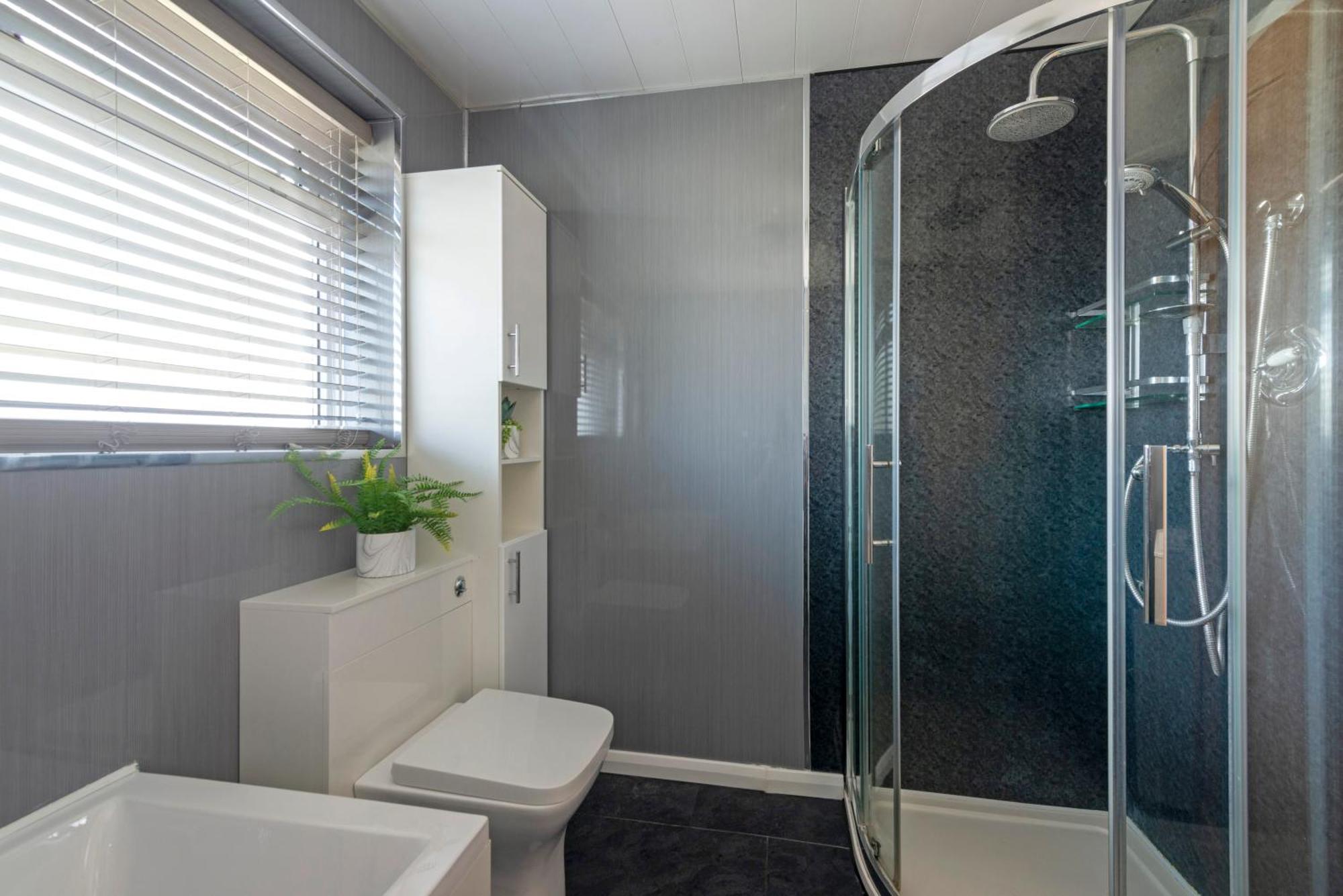5 Bedroom Detached House