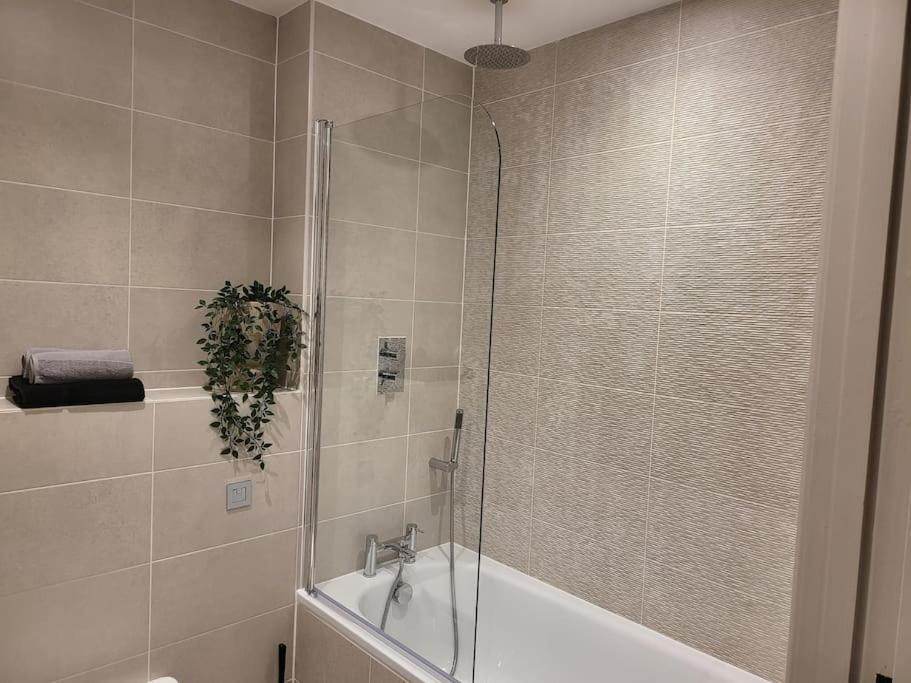 Entire Prestige In Quay - Free Parking, Fast Wifi, Smart Tv & Netflix Poole