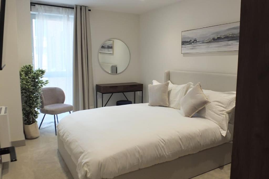 Entire Prestige In Quay - Free Parking, Fast Wifi, Smart Tv & Netflix Apartment Poole
