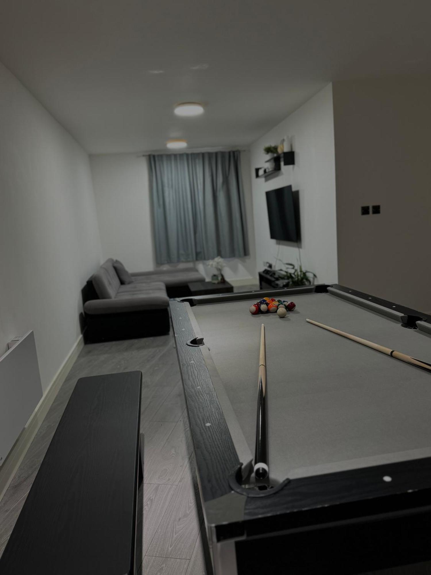 Swan House Apartment *
