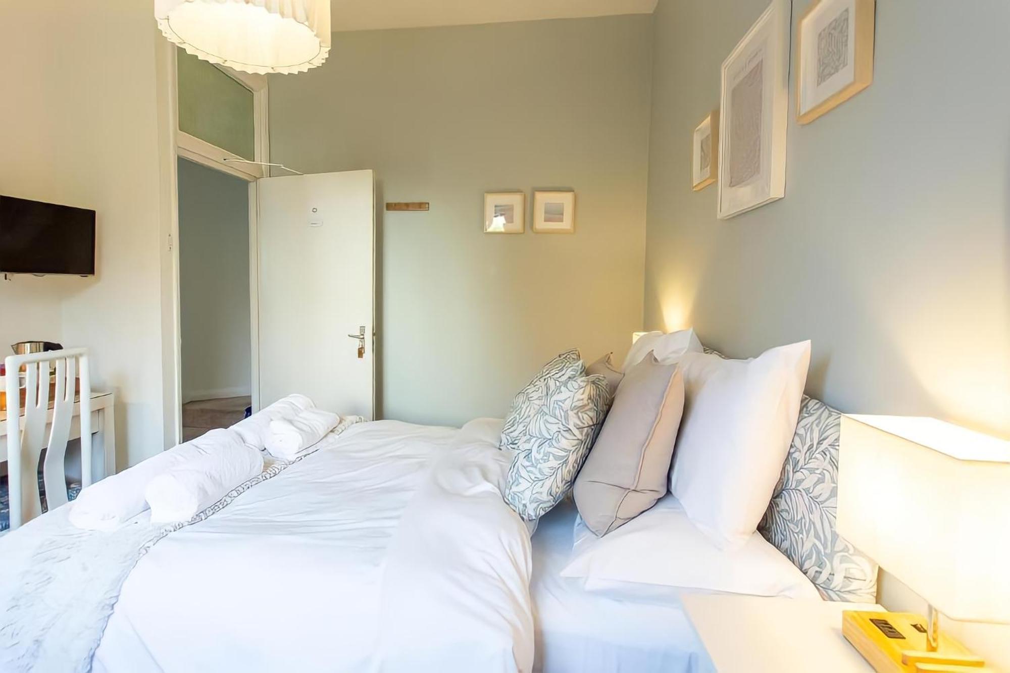 Poole Park House 2*