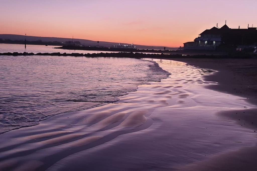 Sandbanks Ground Floor 2 Bed Apt, 3mins Walk Apartamento *