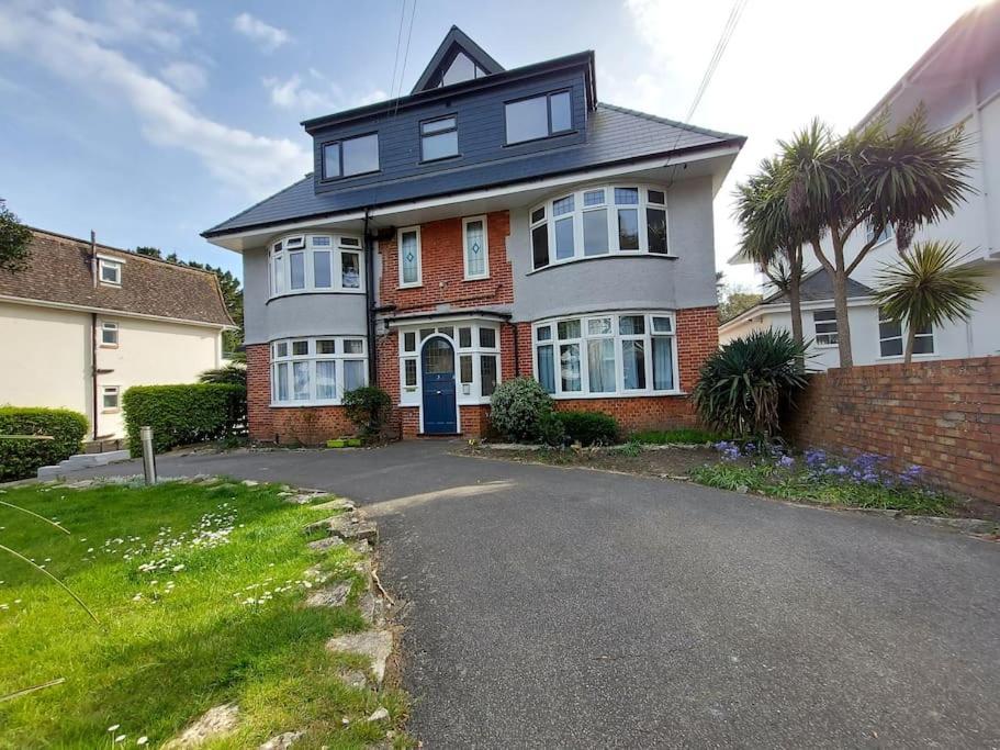 Sandbanks Ground Floor 2 Bed Apt, 3mins Walk Apartamento