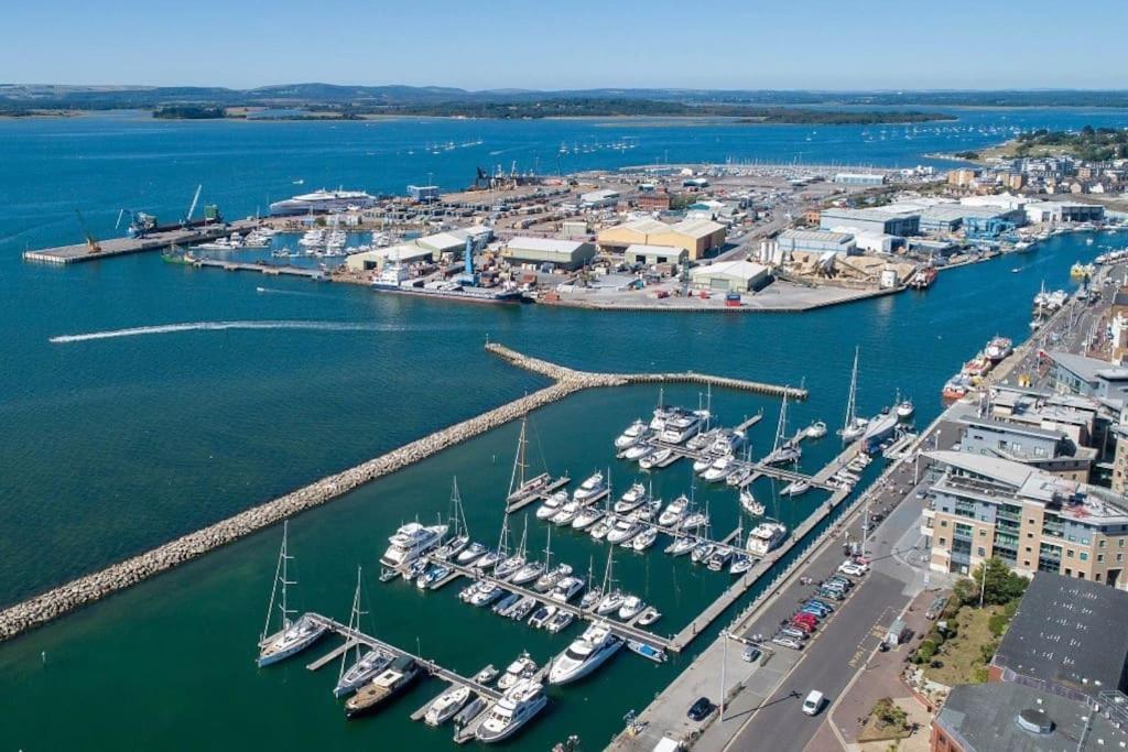 Entire Prestige In Quay - Free Parking, Fast Wifi, Smart Tv & Netflix *