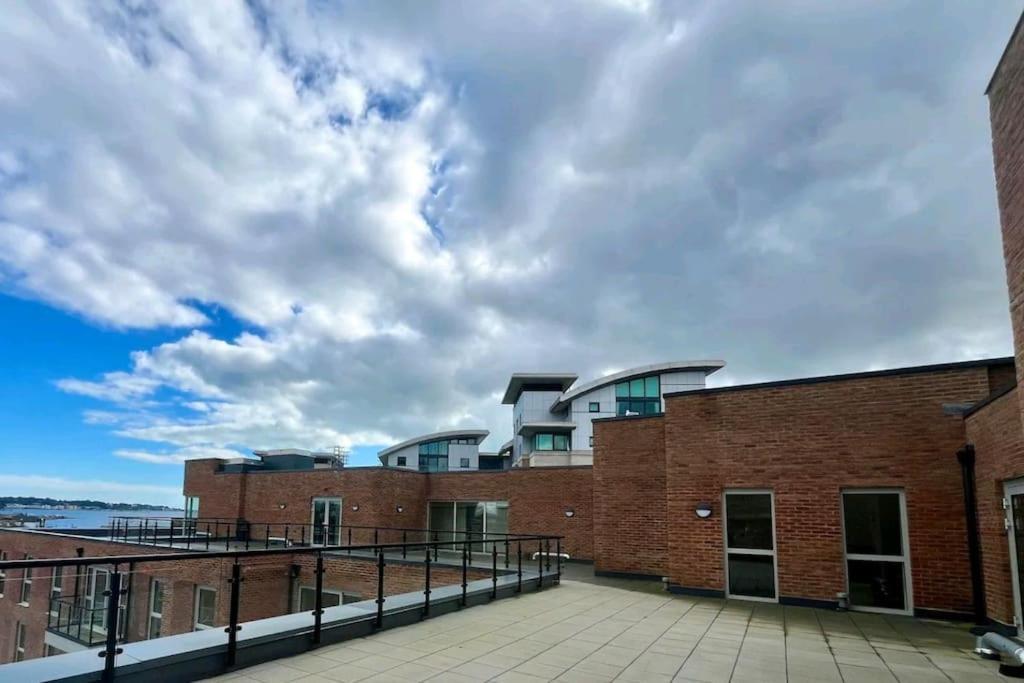 Entire Prestige In Quay - Free Parking, Fast Wifi, Smart Tv & Netflix