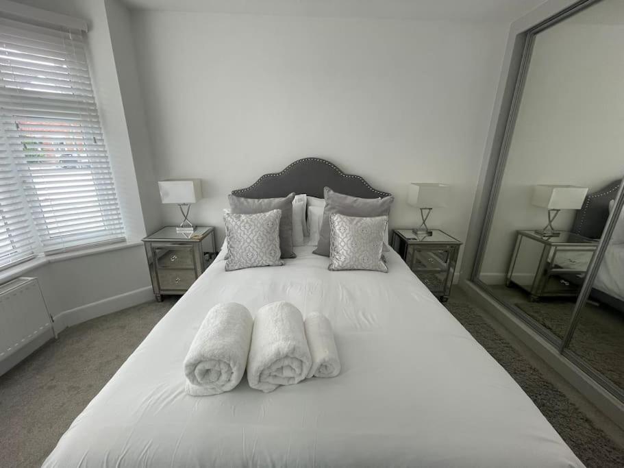 Near Sandbanks And Harbour Holiday home