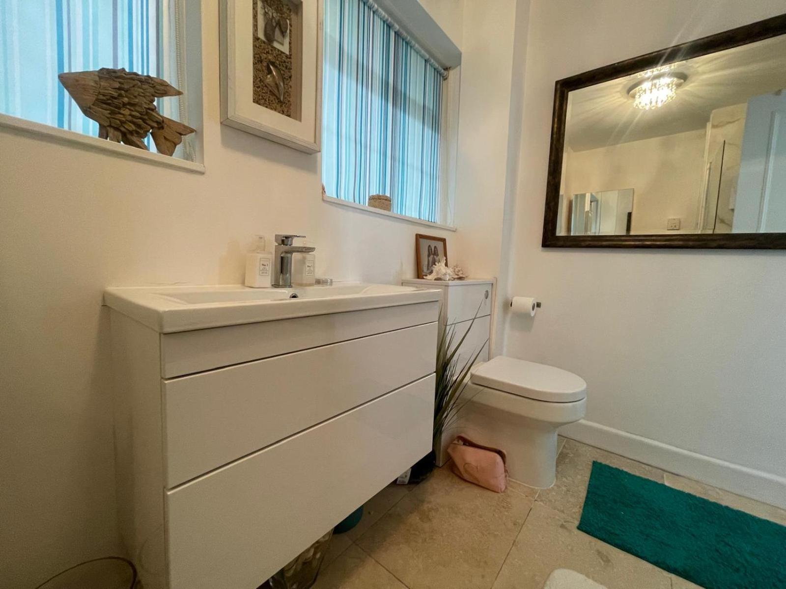 Sandbanks, Harbour Apartment *
