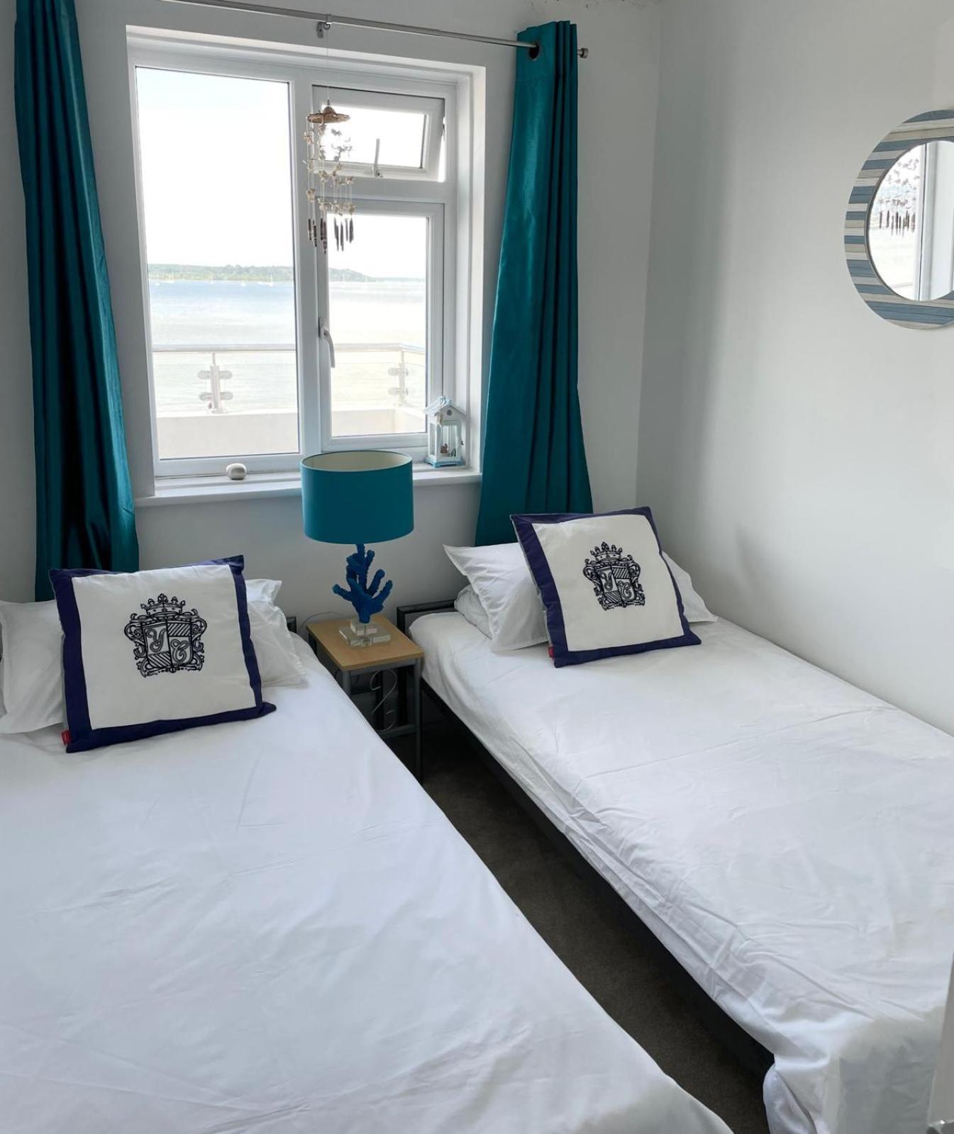 Sandbanks, Harbour Apartment *