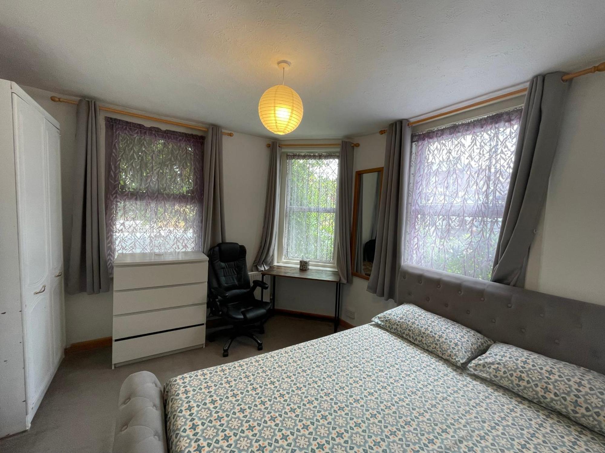 South Coast Guest With Free Parking Homestay *