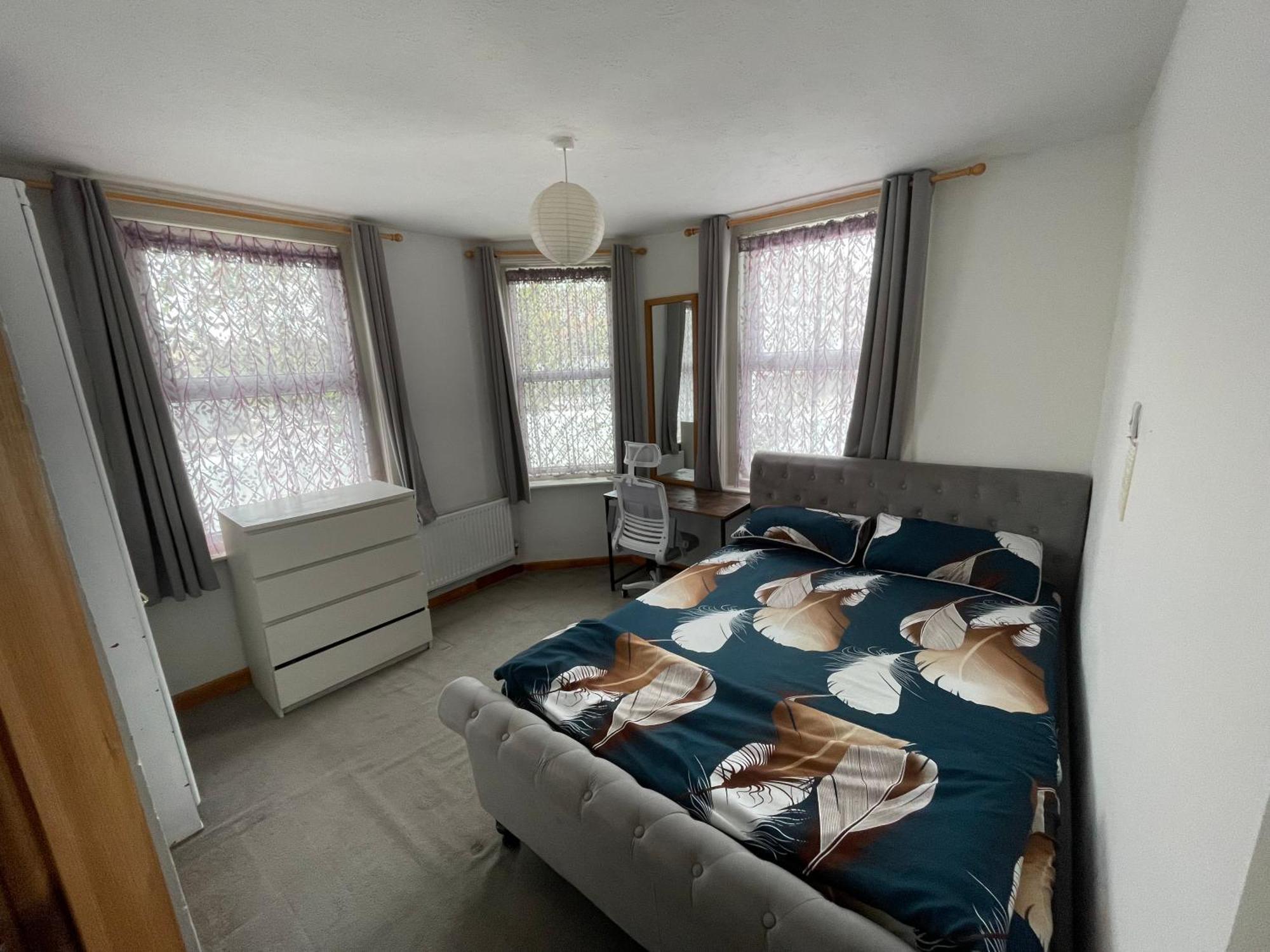 South Coast Guest With Free Parking *