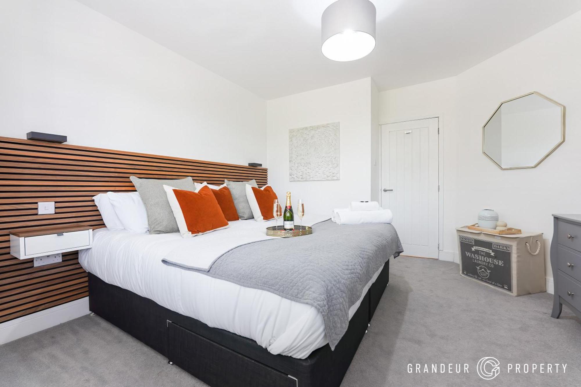 Church Road By Grandeur Holiday home *
