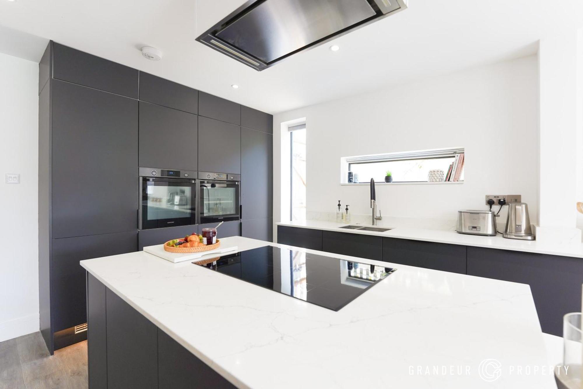 Church Road By Grandeur Holiday home *