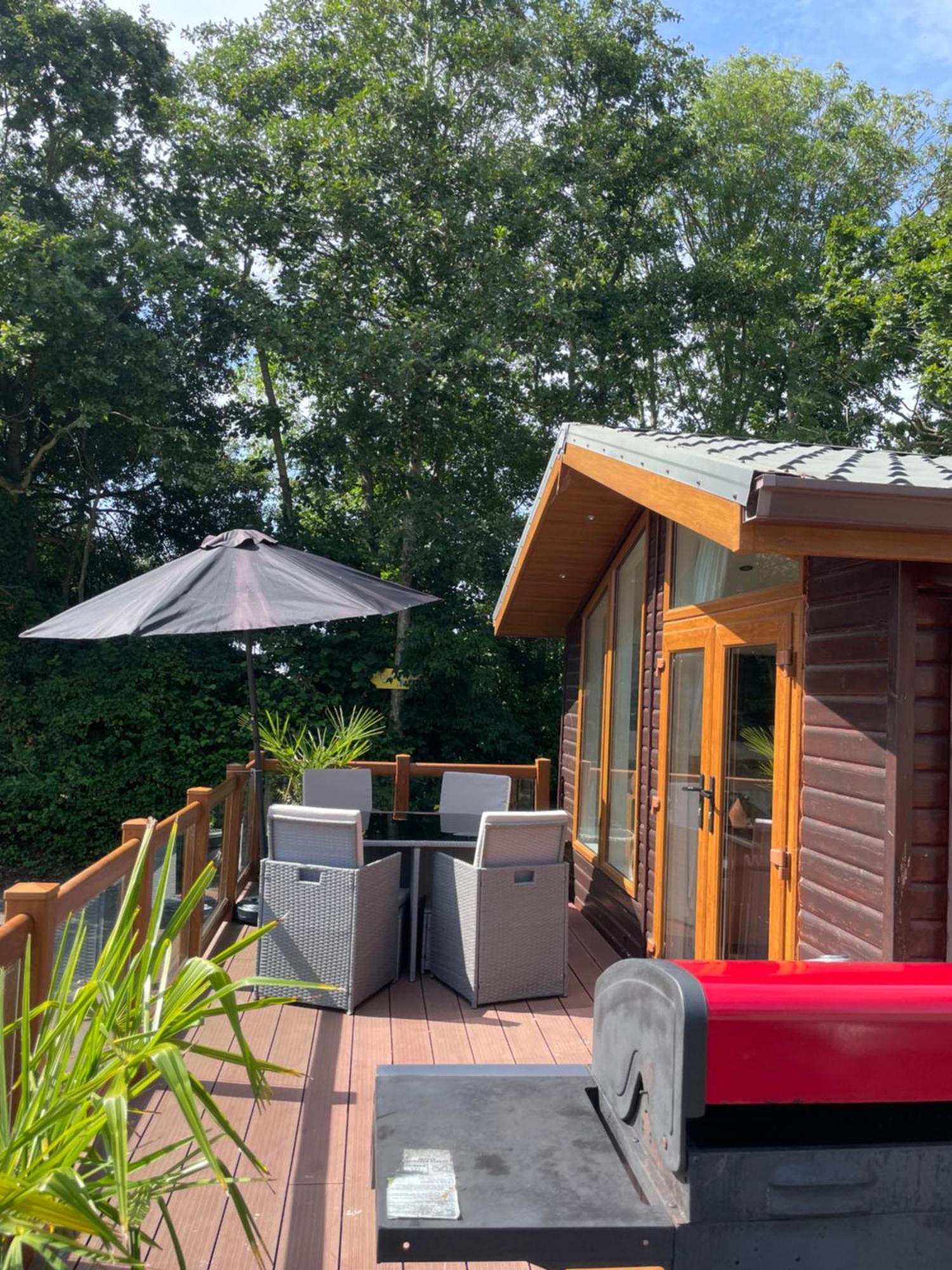Falcove - 3 Bedroom Luxury Lodge, 5g Wifi, Full Sky Tv, Free Parking & Close To Apartment *