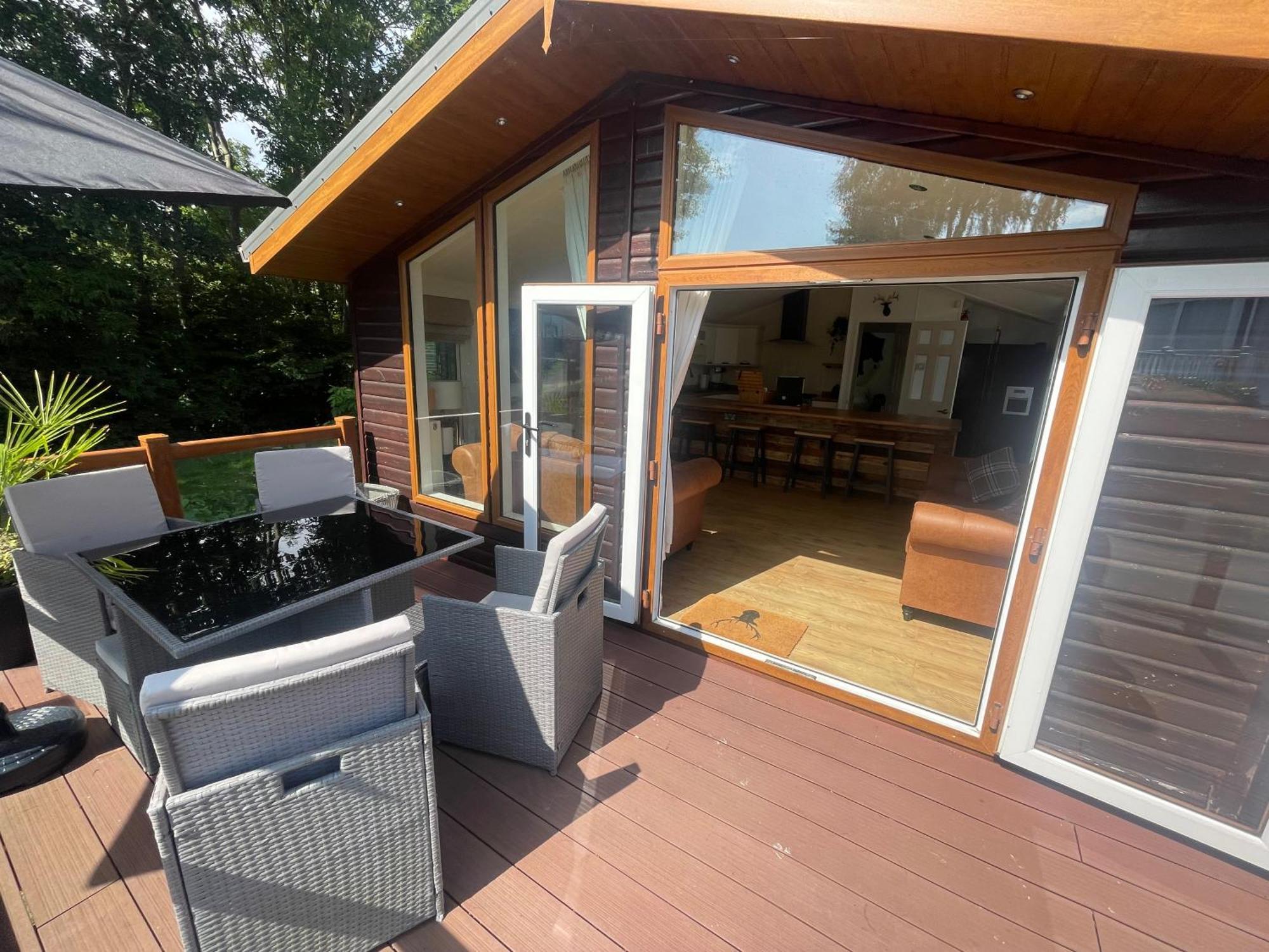 Falcove - 3 Bedroom Luxury Lodge, 5g Wifi, Full Sky Tv, Free Parking & Close To * Poole
