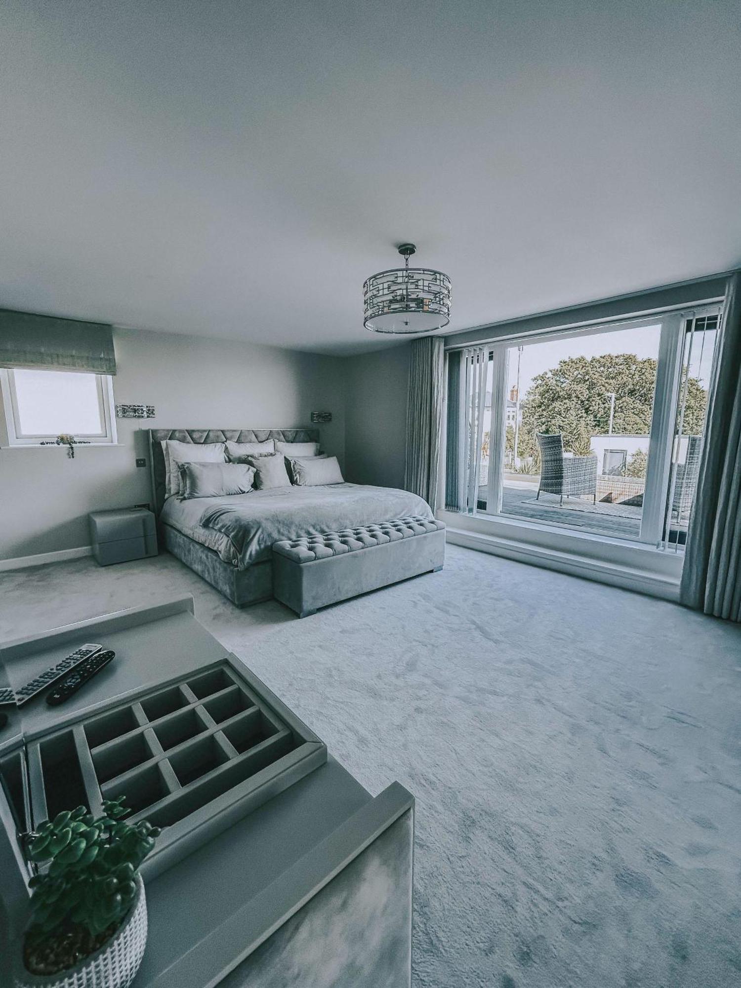Luxury With Harbour Views In Holiday home Poole
