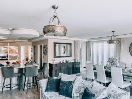 Luxury With Harbour Views In * Poole