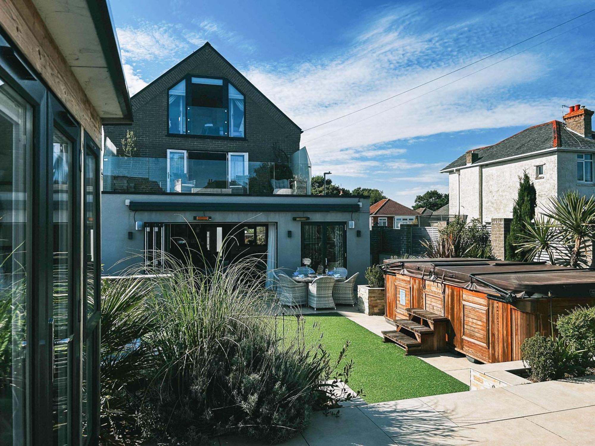 Luxury With Harbour Views In Holiday home *
