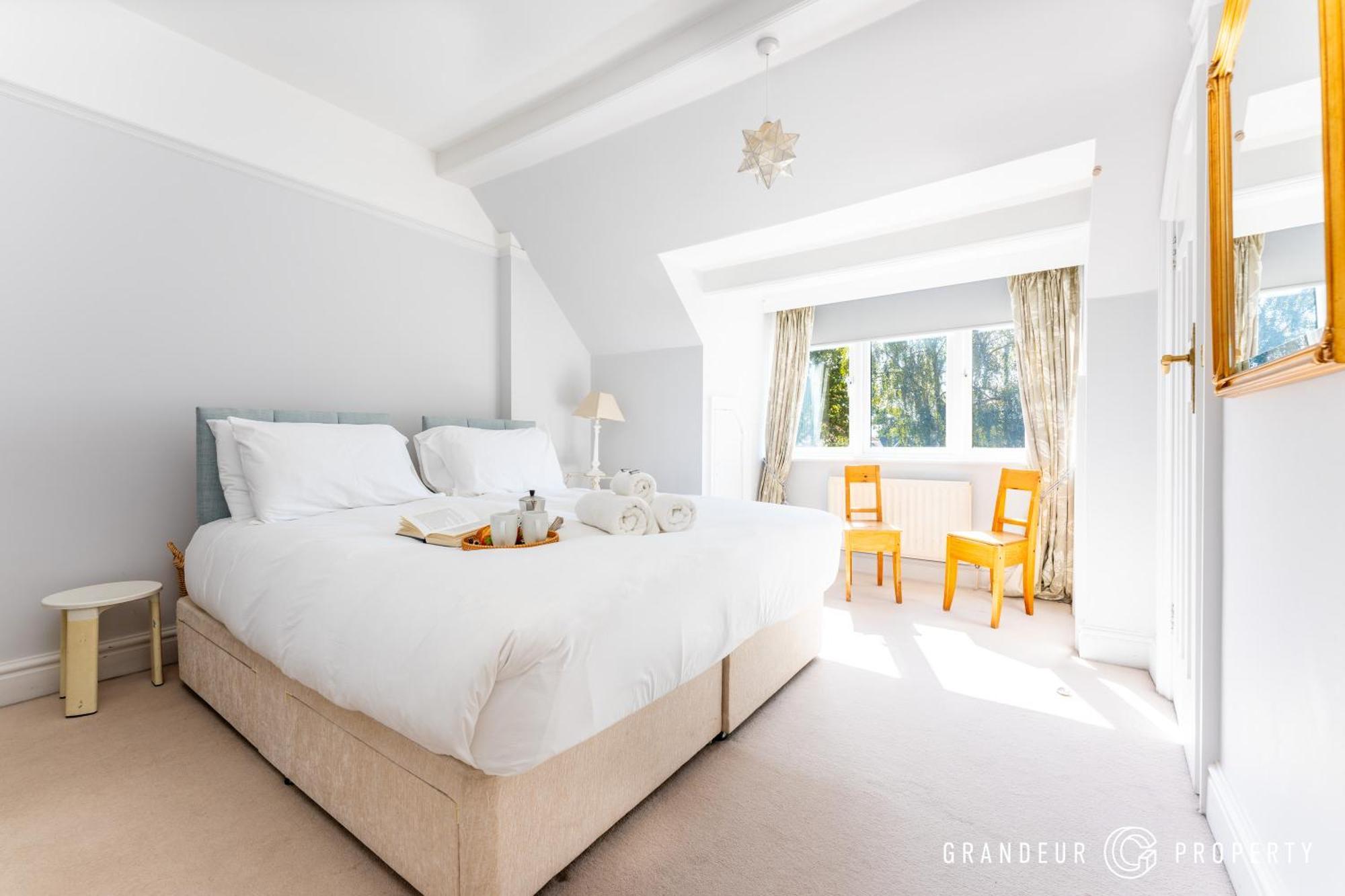 Danecourt Manor By Grandeur Holiday home