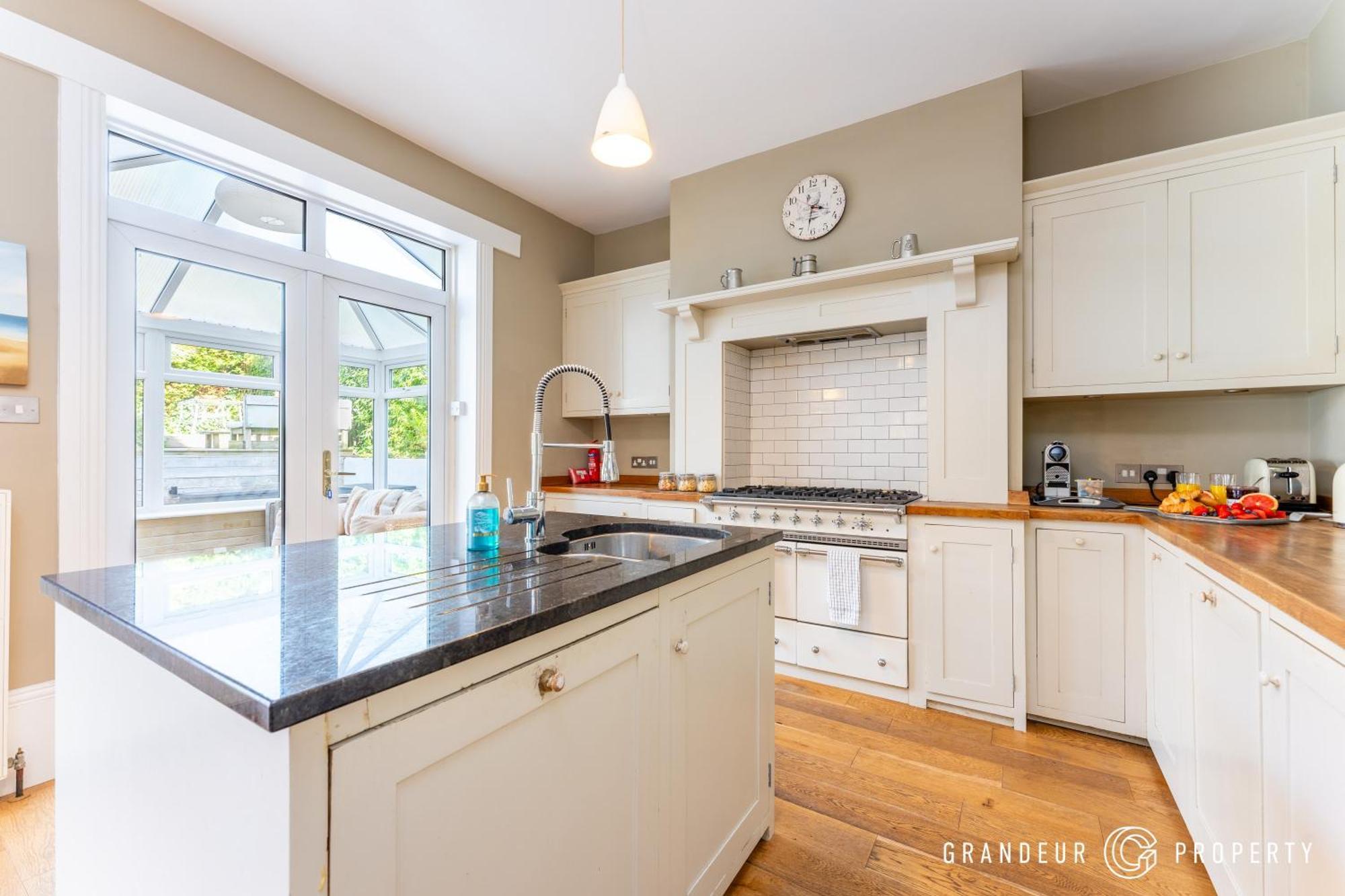 Danecourt Manor By Grandeur Holiday home *