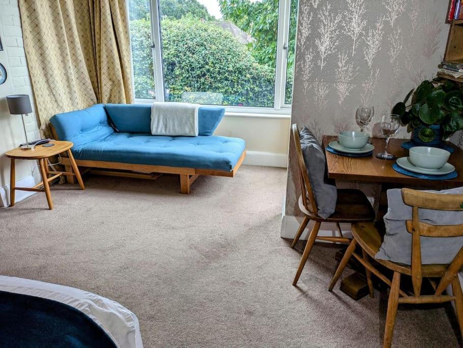 Super Sunny With Own Terrace & Parking Apartment