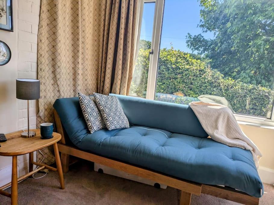 Super Sunny With Own Terrace & Parking * Poole