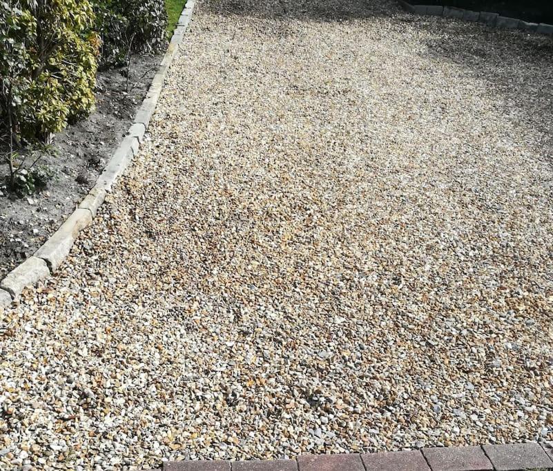 Super Sunny With Own Terrace & Parking Poole