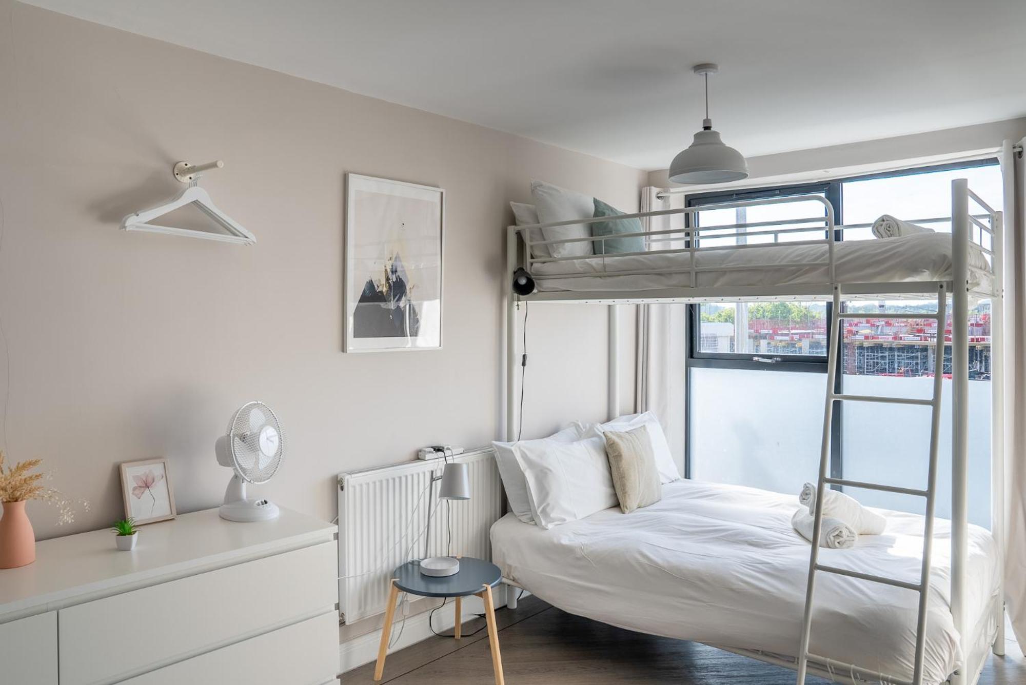 Beautiful Two Bedroom Harbor Side Apartment Poole