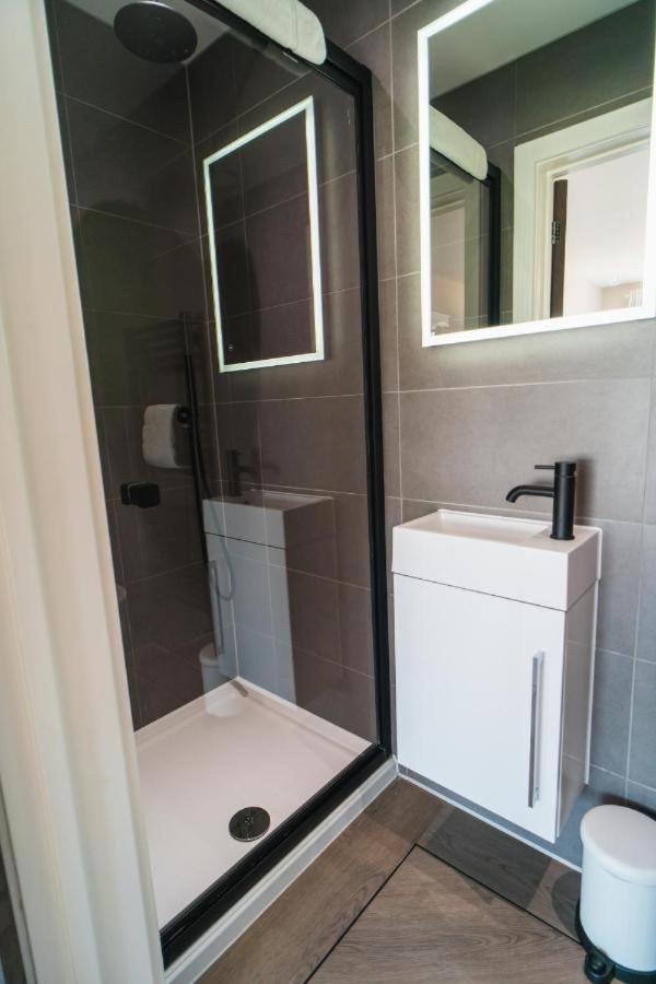 Beautiful Two Bedroom Harbor Side Apartment
