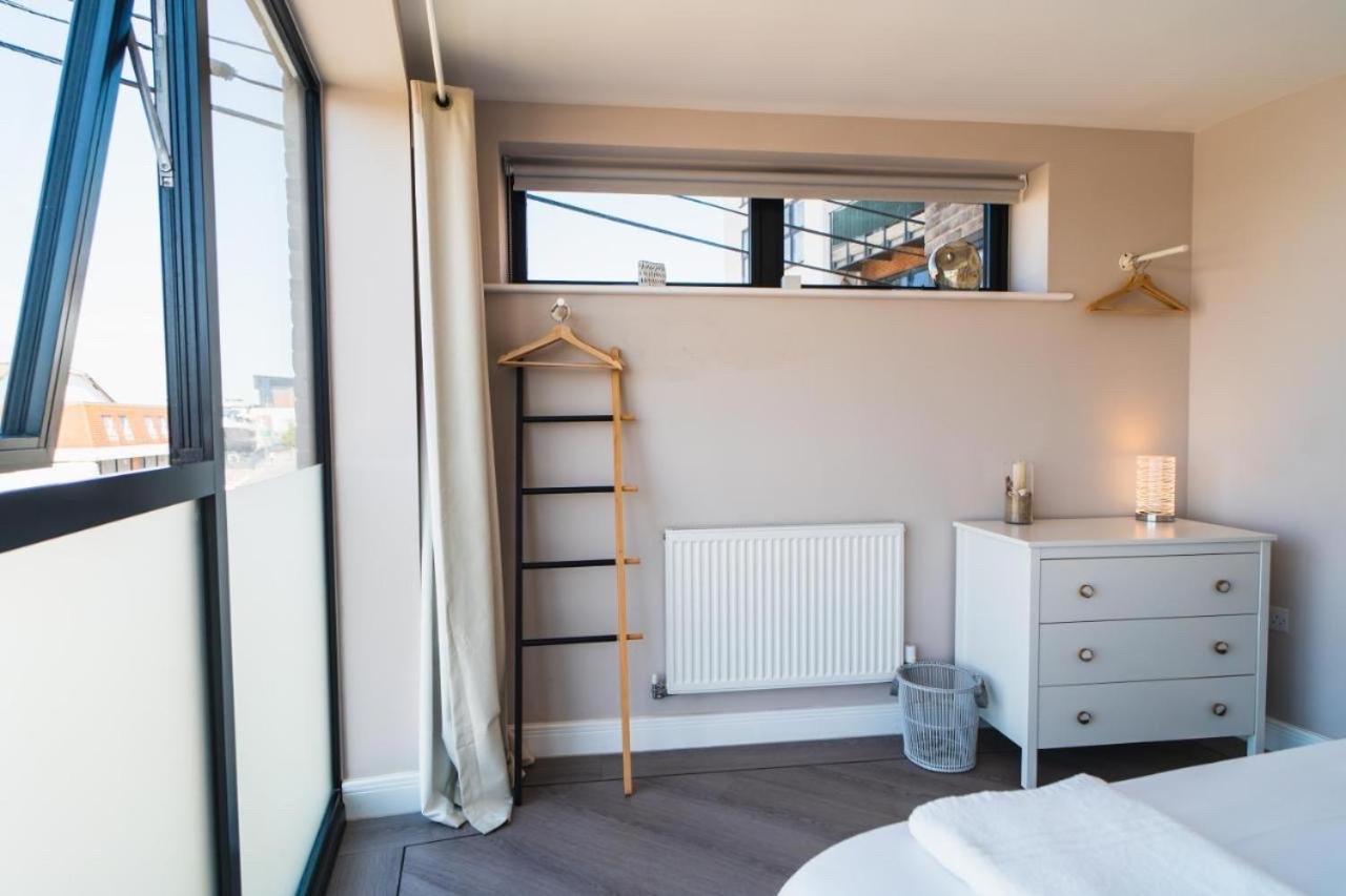 Apartment Beautiful Two Bedroom Harbor Side