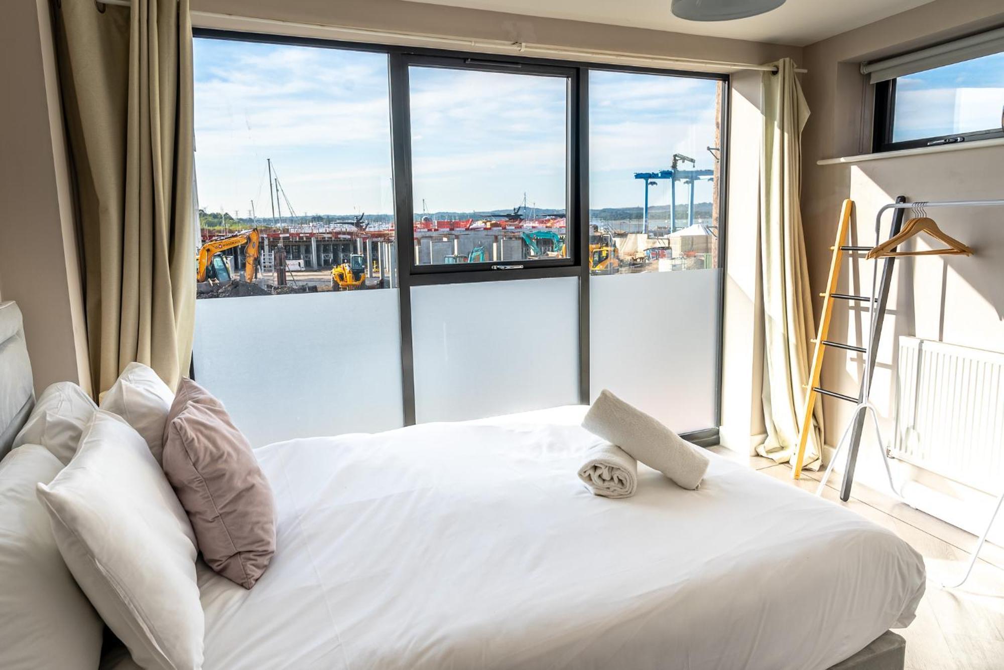 Beautiful Two Bedroom Harbor Side