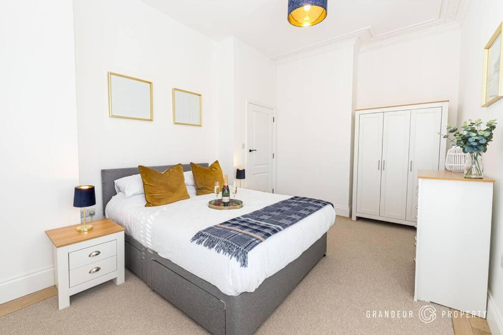 Longfleet Landings By Grandeur Poole