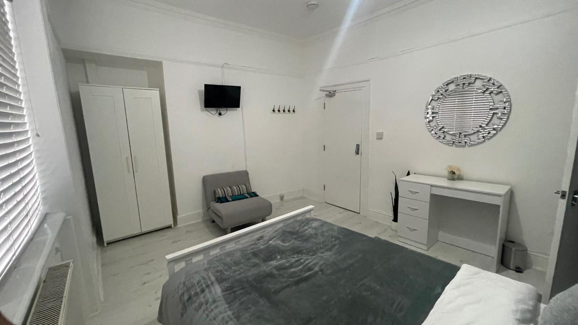 Holiday home - 2 Double With Ensuites Poole