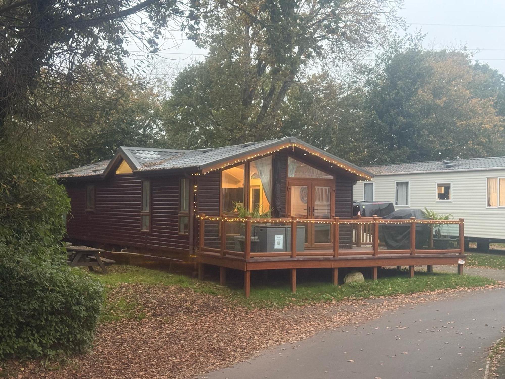 Falcove - 3 Bedroom Luxury Lodge, 5g Wifi, Full Sky Tv, Free Parking & Close To *