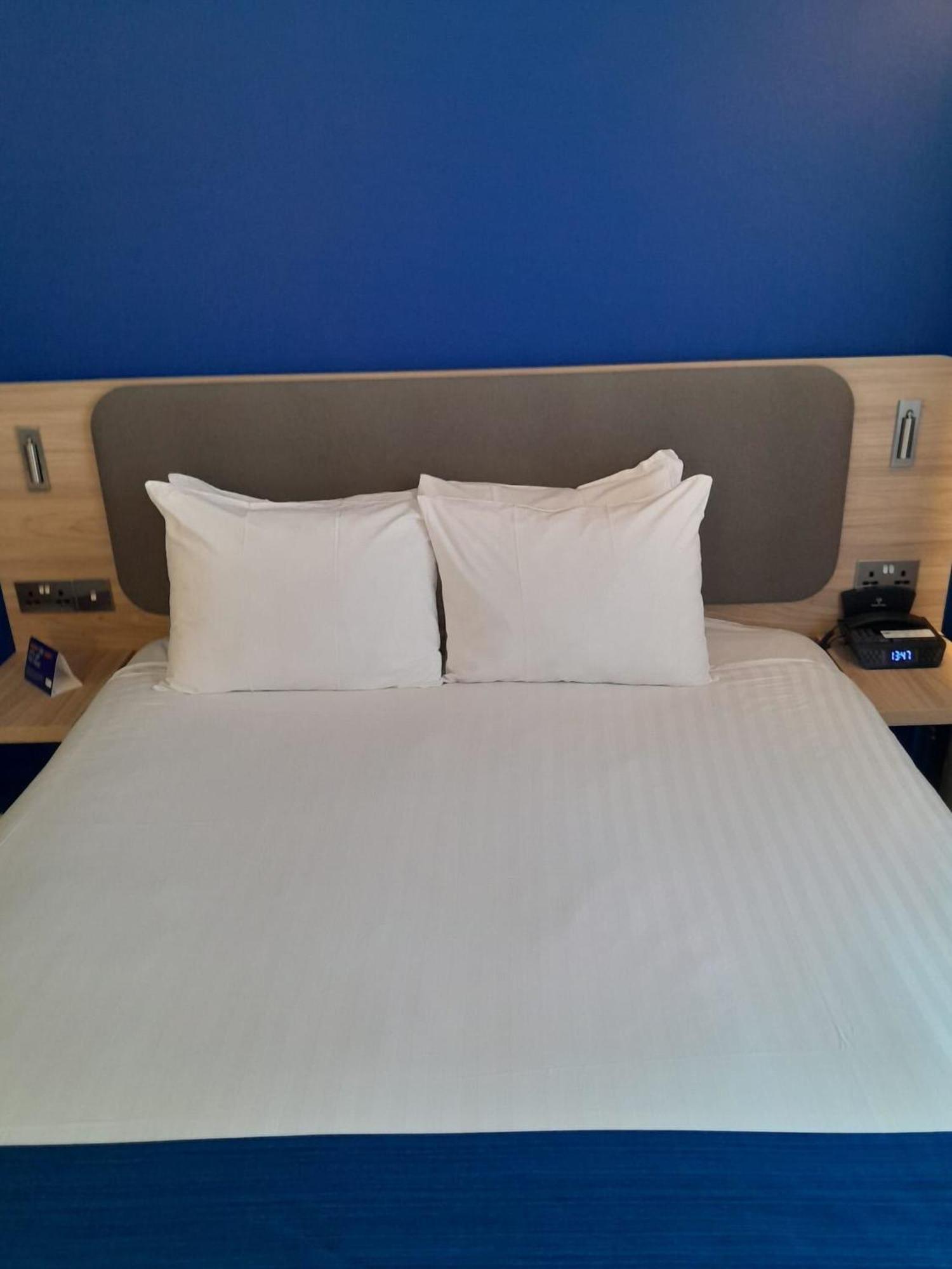 Hotel Express By Ihg Poole