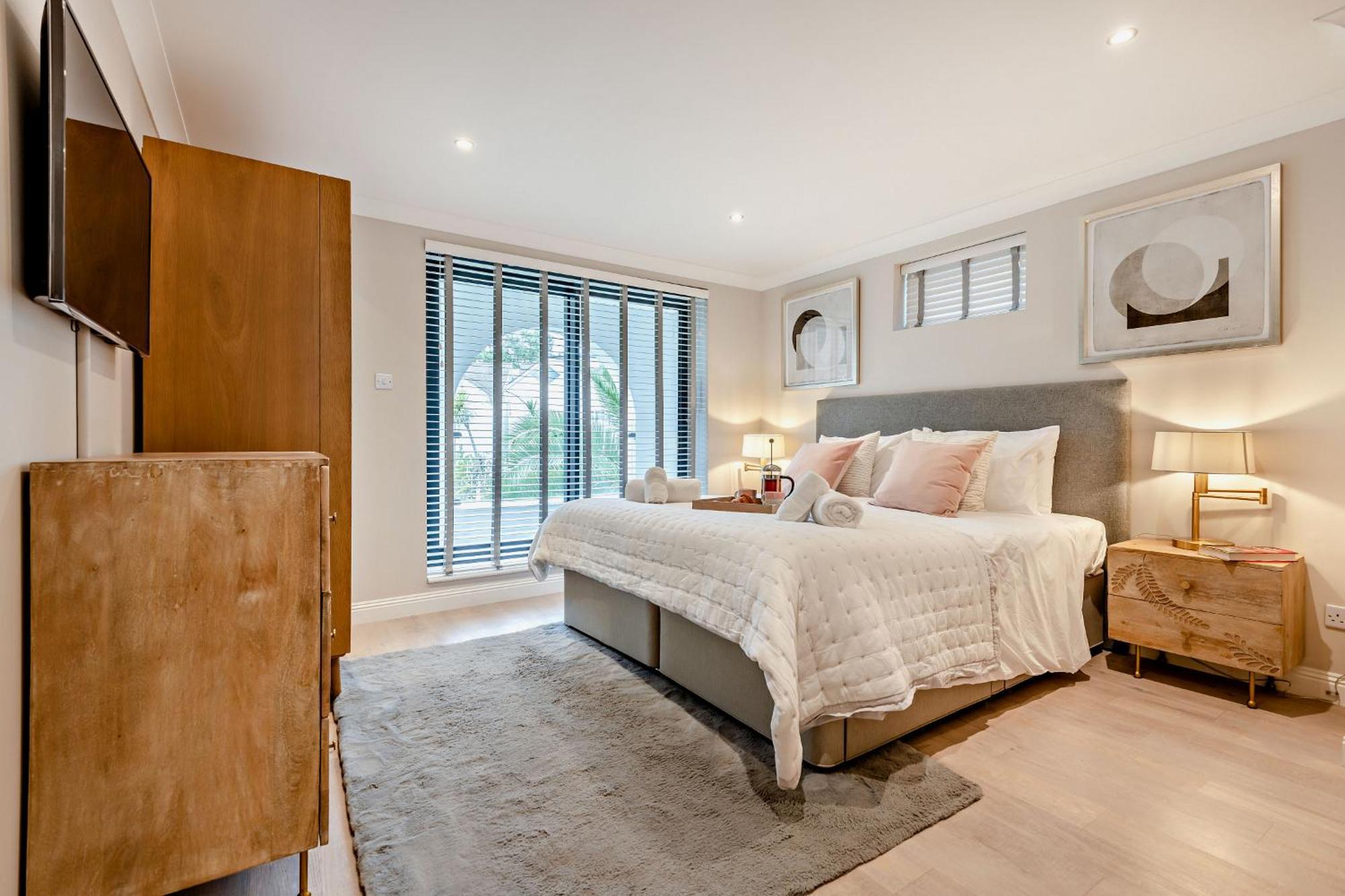 Villa High Tides Elegant & Modern 4-bedroom In Sandbanks Poole