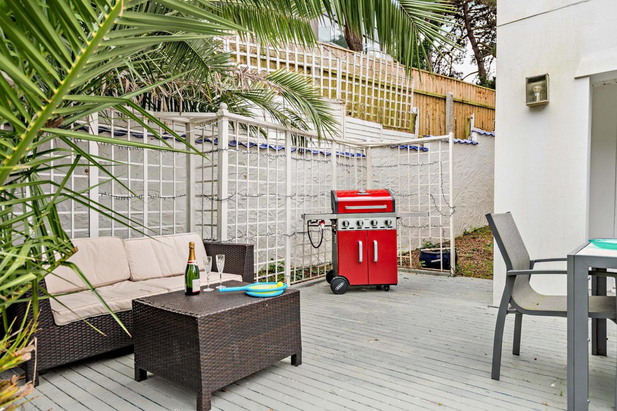 High Tides Elegant & Modern 4-bedroom In Sandbanks Villa *