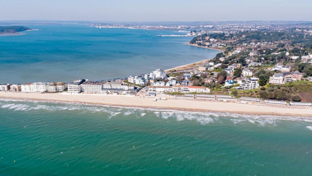 In Canford Cliffs Close To Sandbanks Beach Apartment Poole